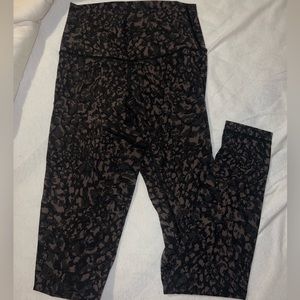 Lululemon wunder lightly worn